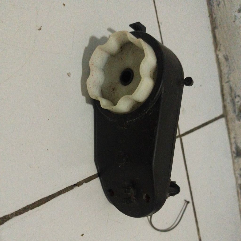 girbox mobil aki 12v  bekas normal