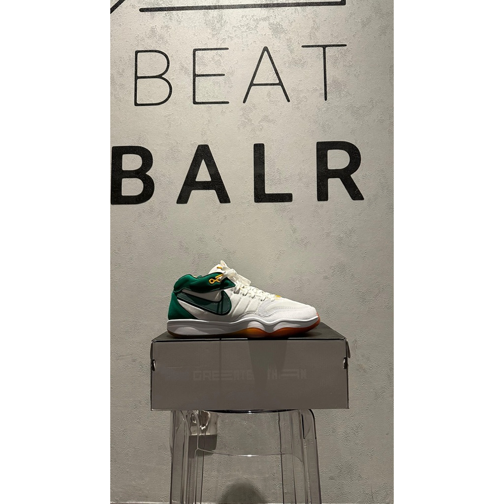 NIKE GT HUSTLE WHITE VINTAGE GREEN