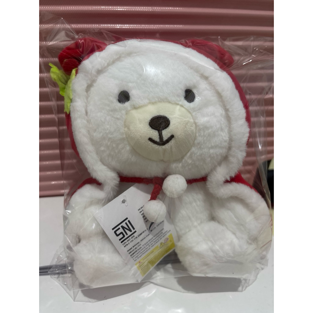 boneka beruang jubah merah