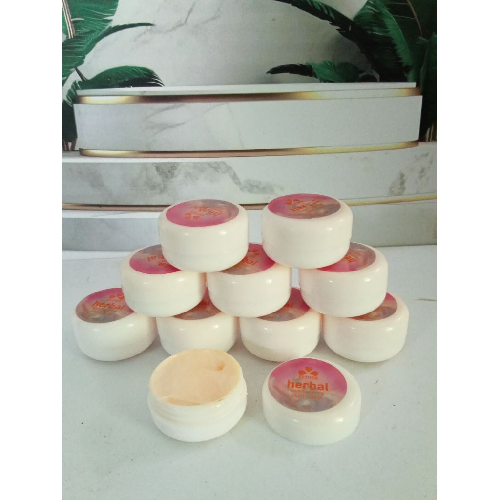 (Eceran)Cream Pelembab Esther herbal moist& whitening no.1 asli