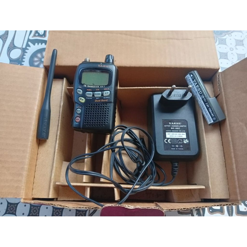 HT YAESU VX1R VX1 VX1-R MULTI BAND Lengkap Normal siap pakai