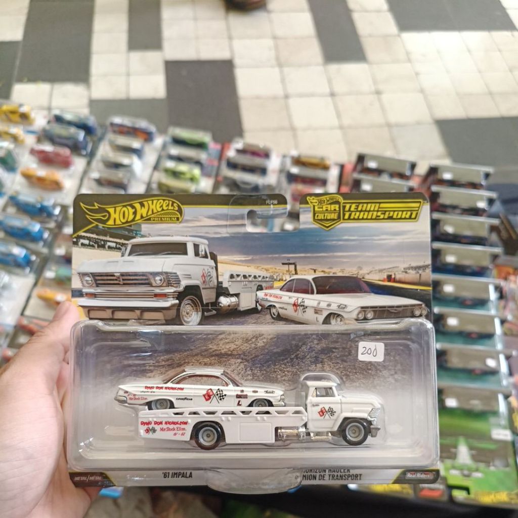 Hot Wheels Team Transport 61 Impala Horuzon Hauler