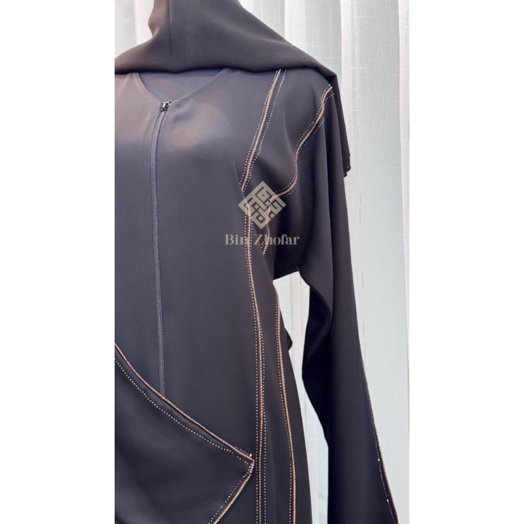 Abaya list hitam