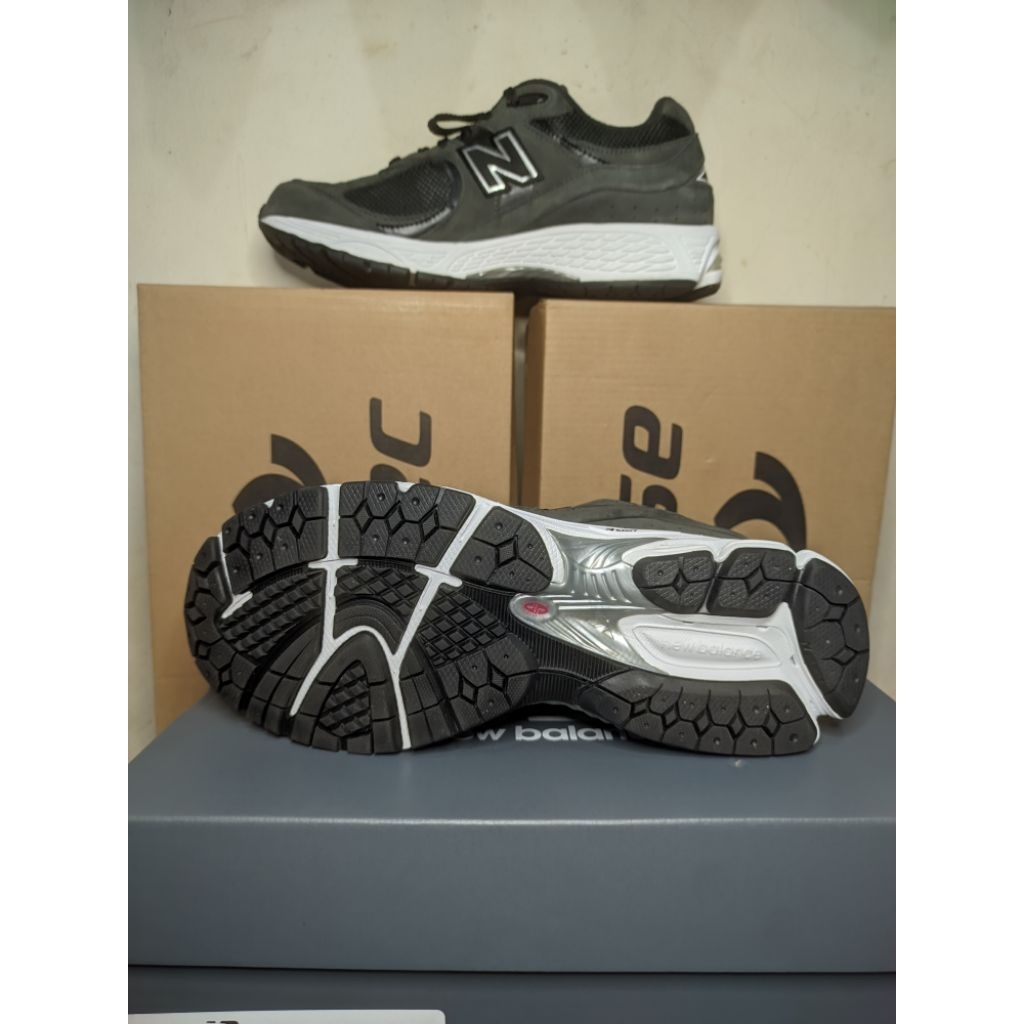 new balance 2002R original 100% black