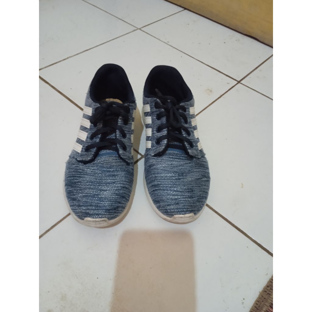 sepatu sneaker kanvas original second size 38-39