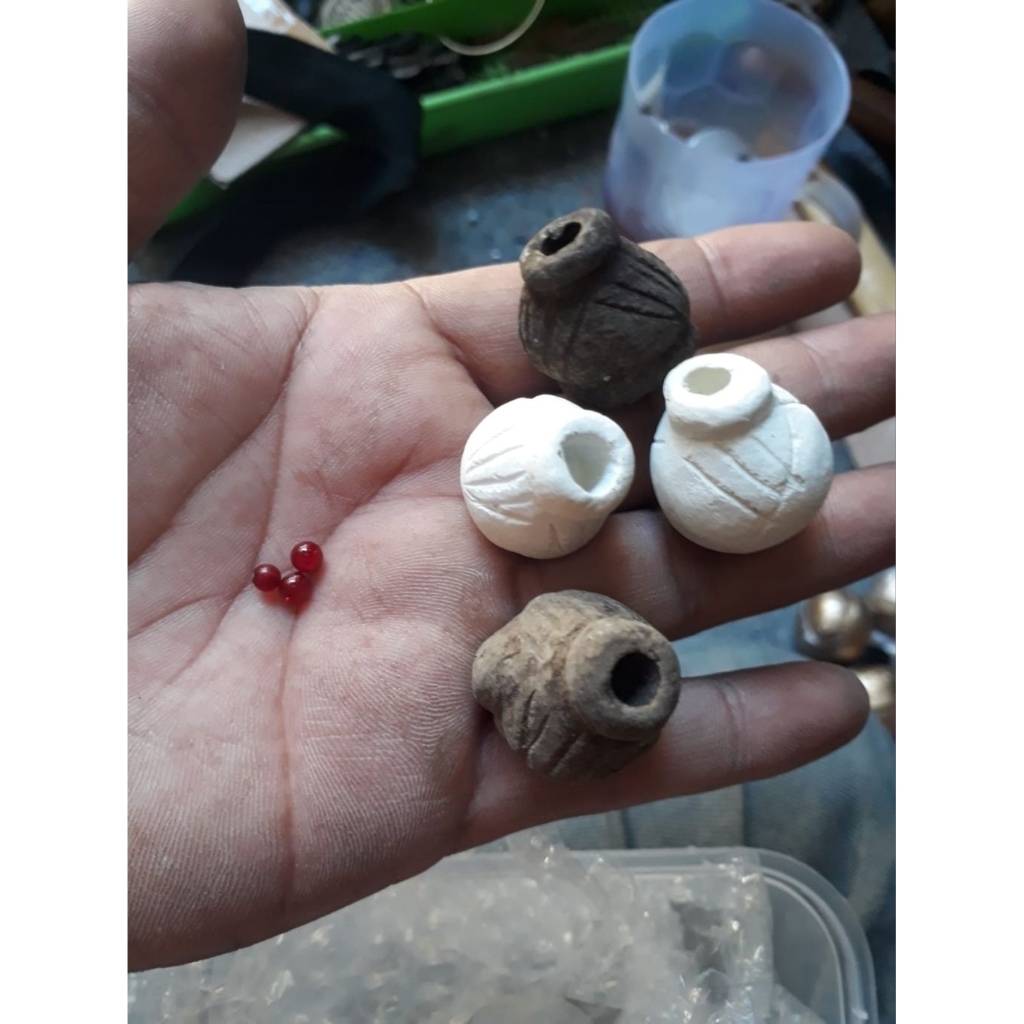 batu mstk lipan dengan buli bulinya, centipede stone with its holder