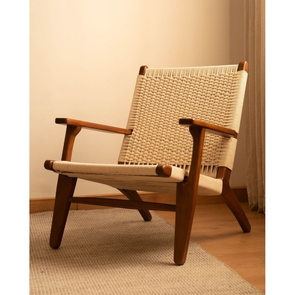 Indofurniture – Kursi Santai Kayu Jati dengan Anyaman Tali Rotan Sintetis / Rattan Loungue Chair
