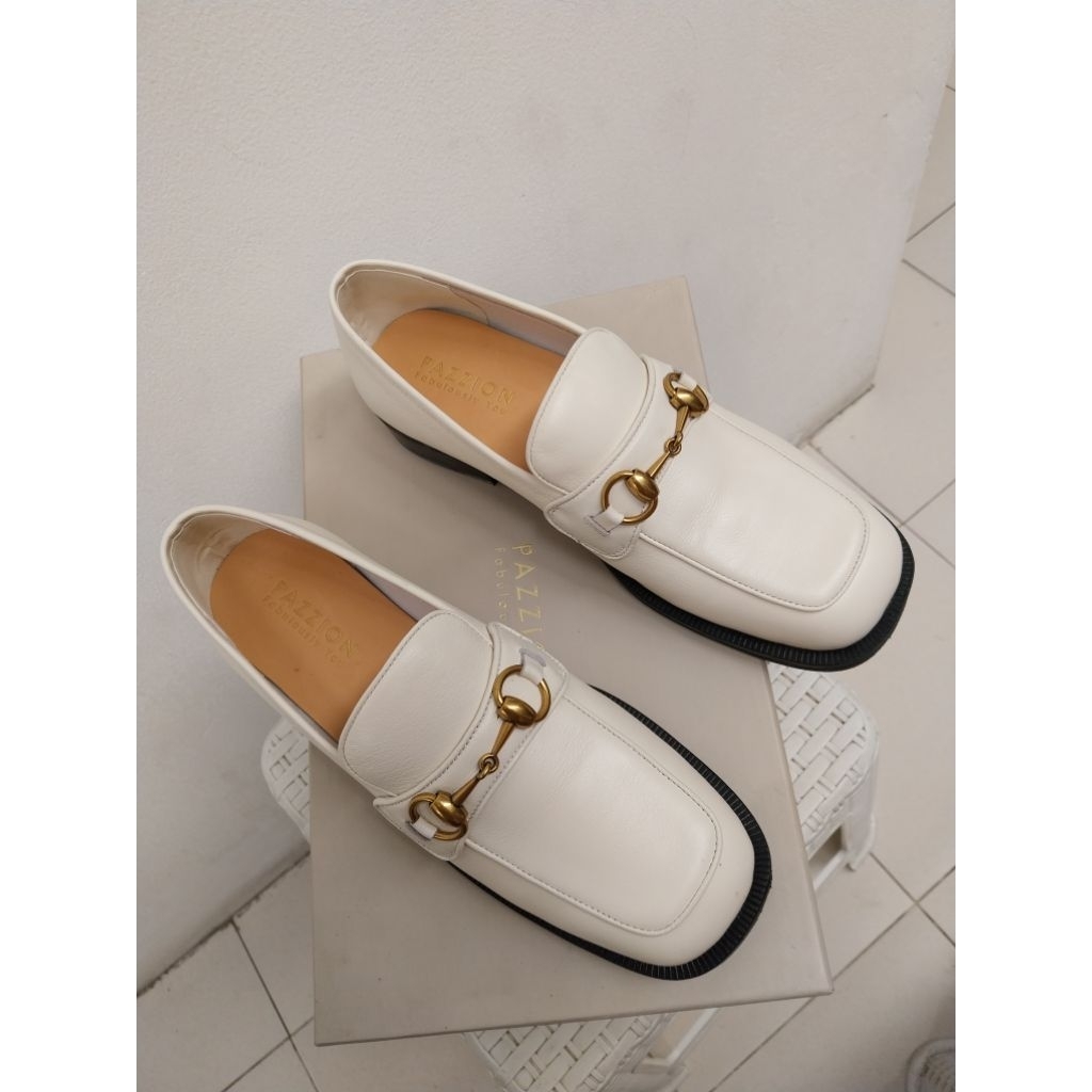 PAZZION sepatu loafers putih/beige ukuran 39 preloved