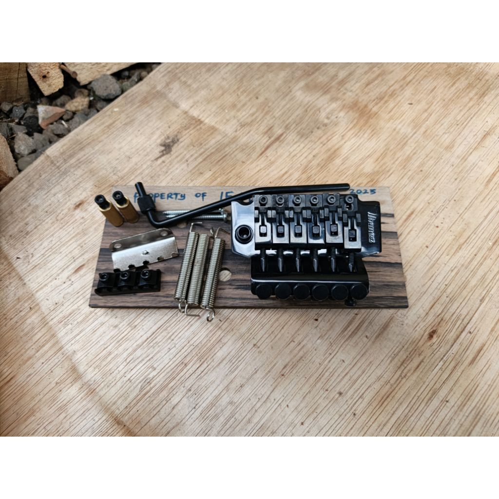 Tremolo Gitar Ibanez ILT1 Black Left Hand Floyd Rose