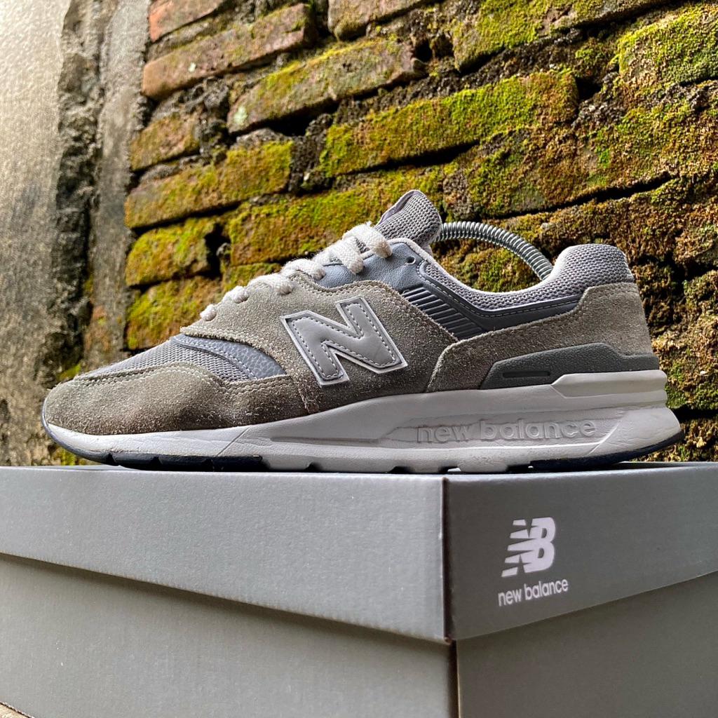 NB 997H Marbelhead Grey Size 42 Authentic