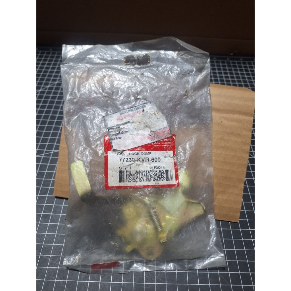 seat lock comp breket kunci jok belakang honda revo100 revo 100 lancip old original ahm honda 77230-