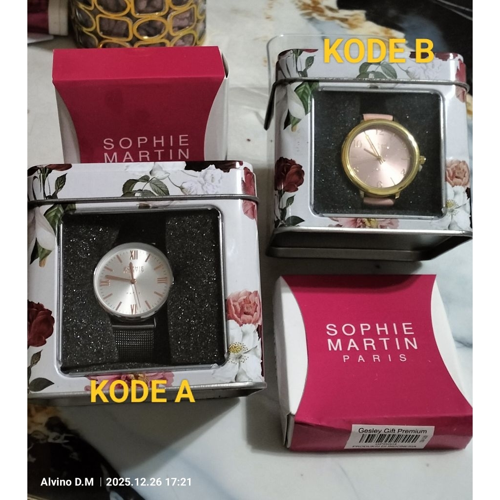 Kaos kaki ORI Skechers dan Jam Tangan Sophie Martin