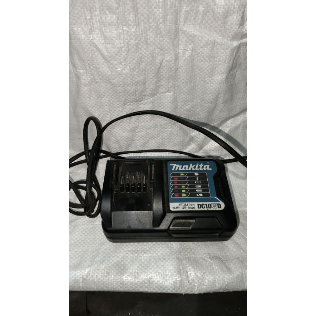 charger bor batrai makita DC10WD