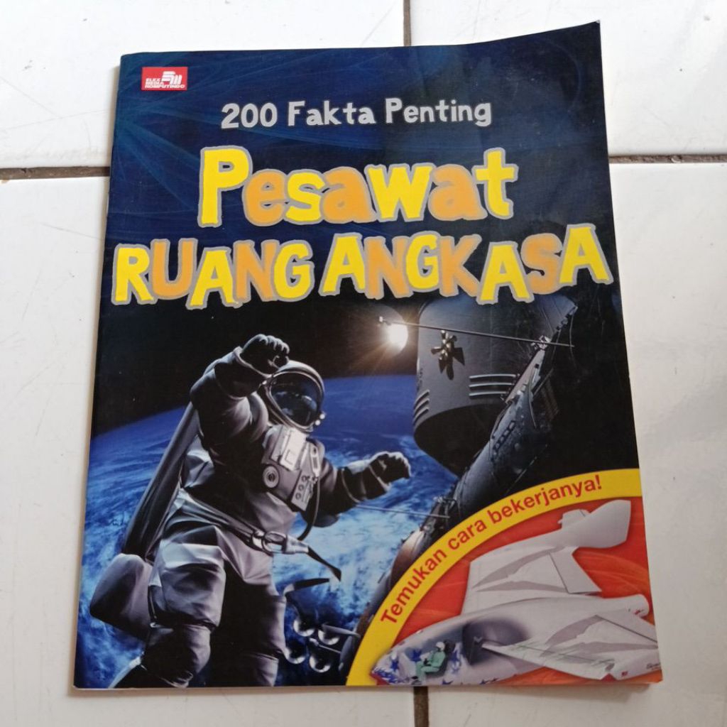 Buku 200 Fakta Penting Pesawat RUANG ANGKASA