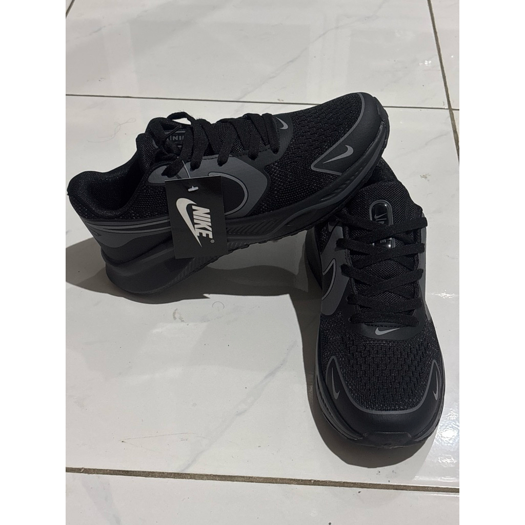 nike running zoom size 41
