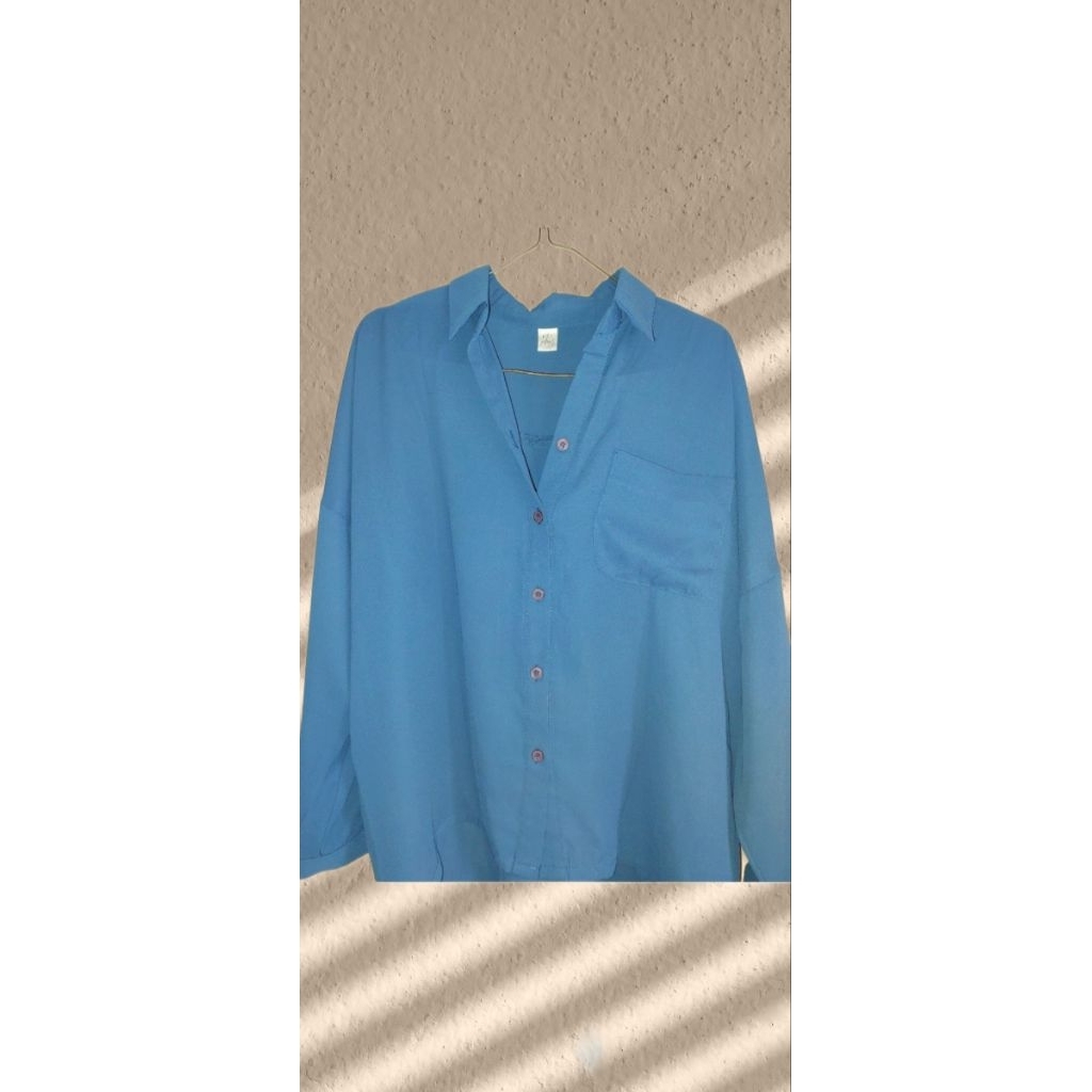 Kemeja biru laut