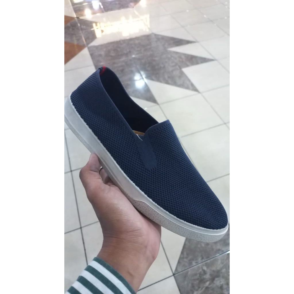 Sneakers Pria Yongki Komaladi