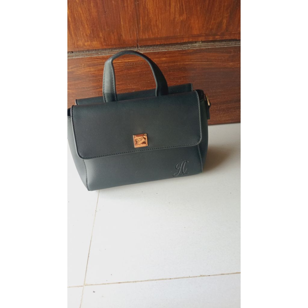 Preloved Tas Jims Honey Slingbag preloved Jims Honey