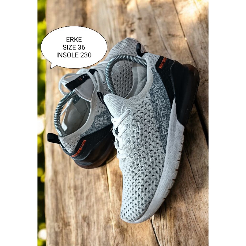 SEPATU SNEAKERS RUNNING PRELOVED SIZE 36 ERKE