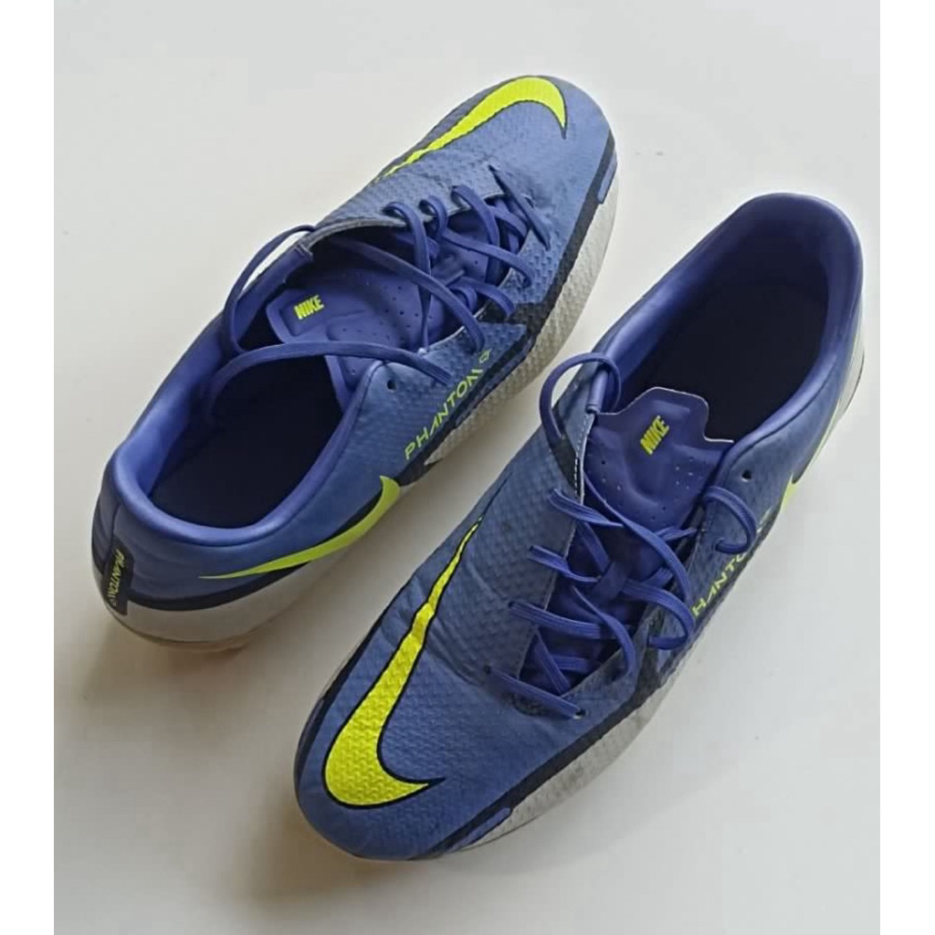 Sepatu Bola Nike Phantom GT2 Academy MG