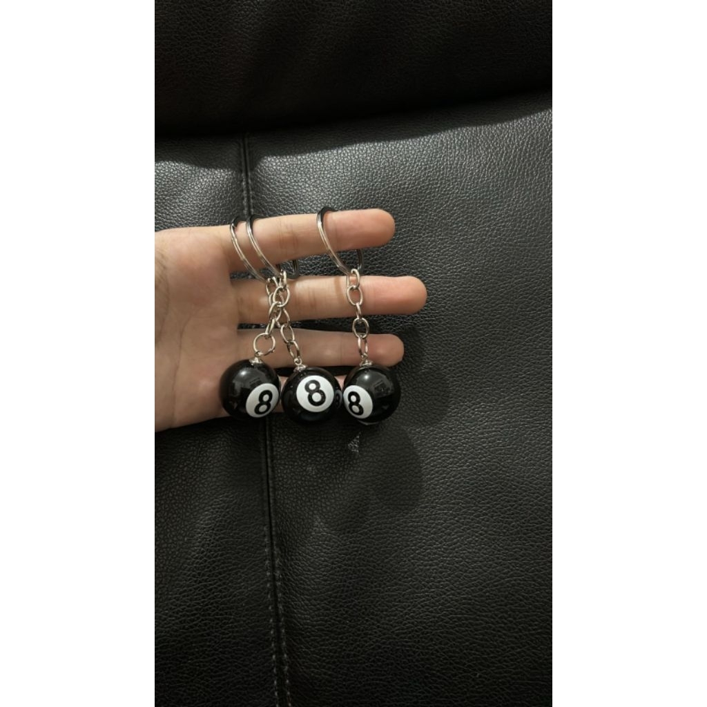 keychain bola biliard angka 8