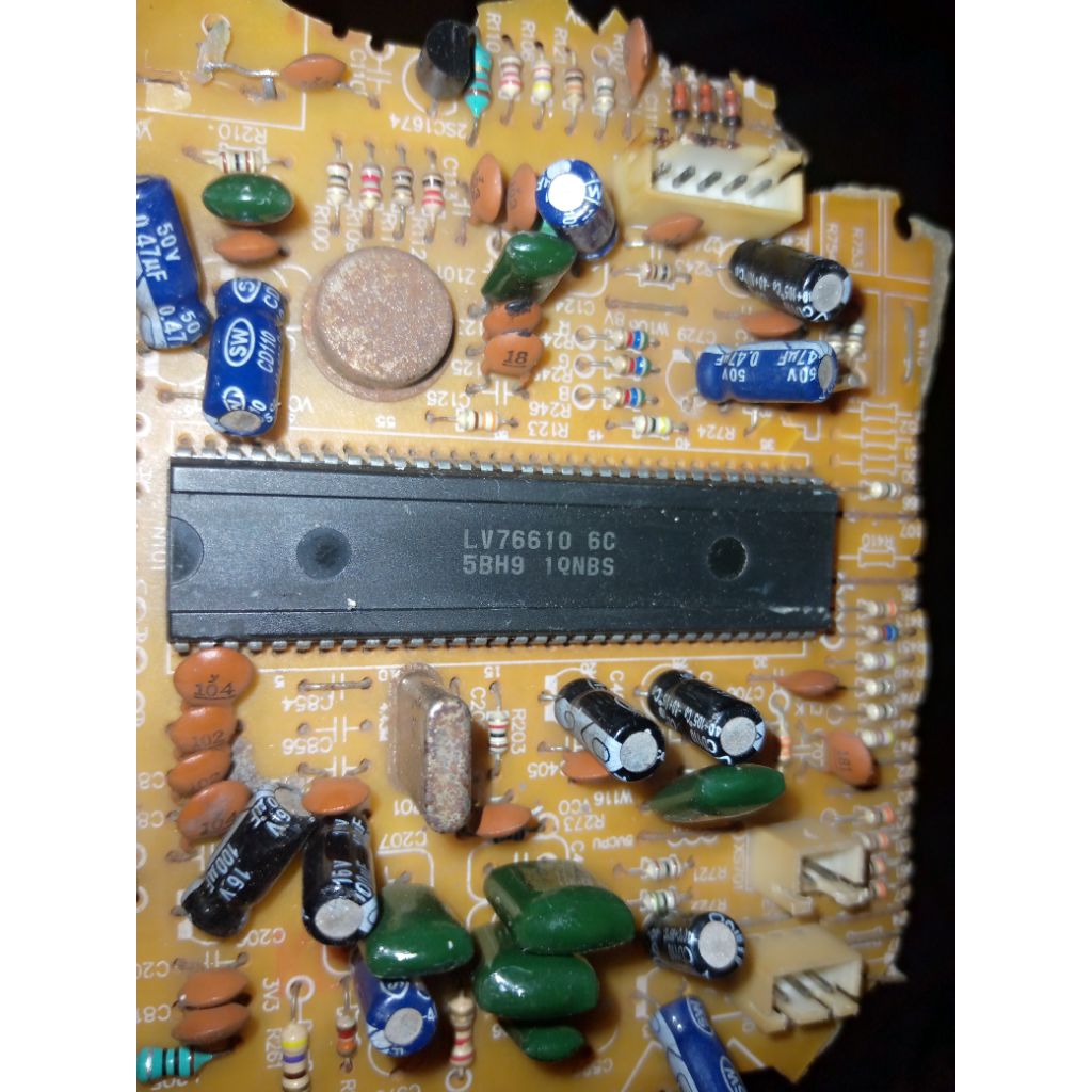 ic tv LV76610 6 C, cabutan masih nempel pcb