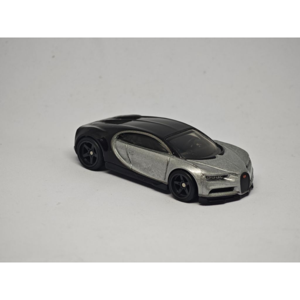 hot wheels premium bugatti chiron