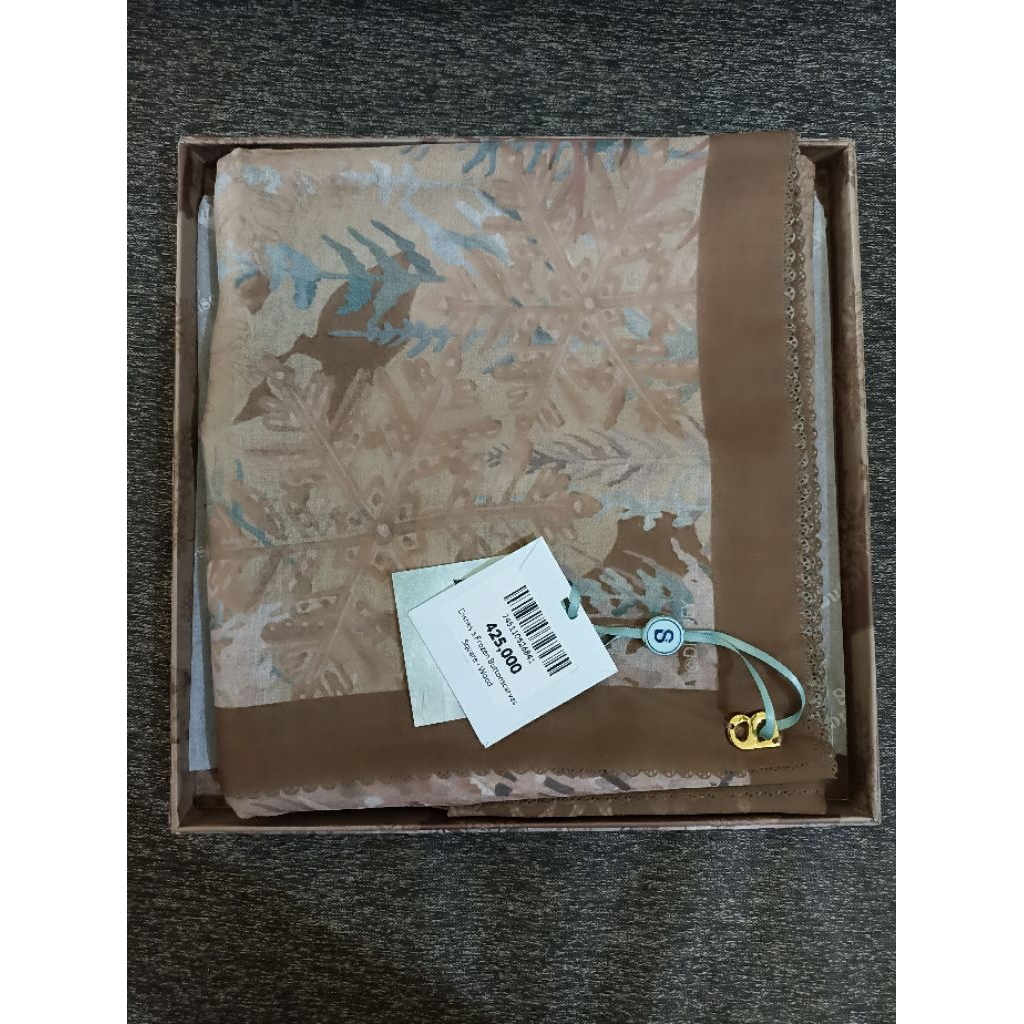 Buttonscarves Frozen Wood