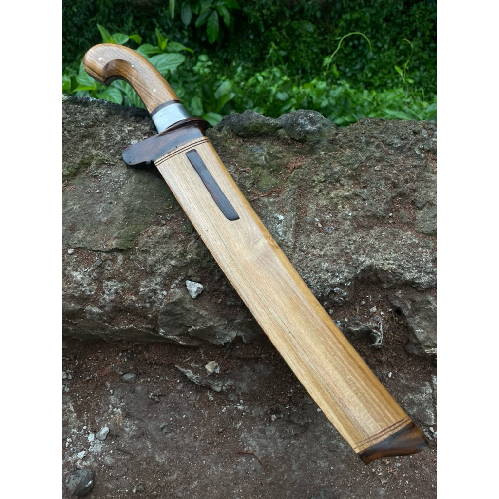 PISAU TEBAS BERKEBUN