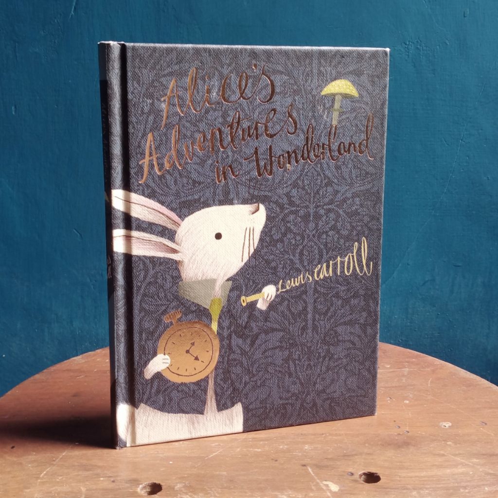 ALICE'S ADVENTURES IN WONDERLAND Lewis Carroll Puffin Classics # PL preloved novel unsealed buku bek