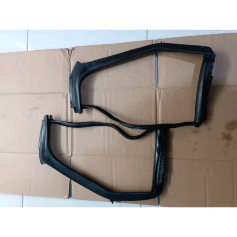 karet list kaca mati belakang calya sigra original