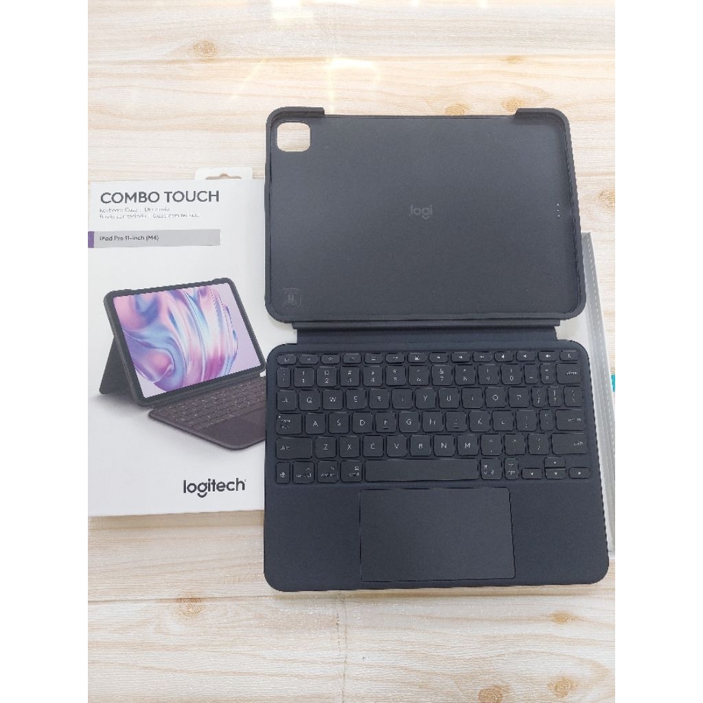 Logitech Combo Touch Ipad Pro M4 11in Second Original