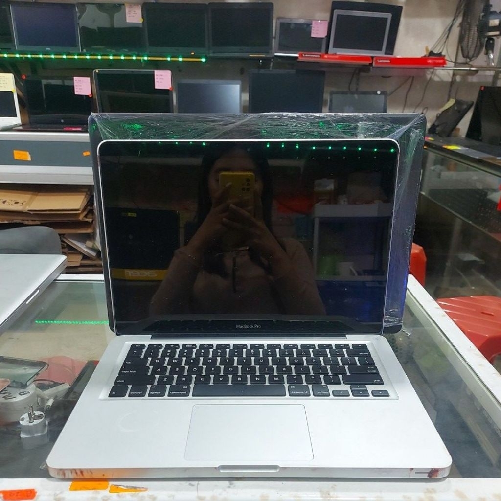 Laptop Macbook Pro A1278 Nyala mesin LCD RUSAK tanpa ram tanpa ssd jual casing dan mesin saja no kom