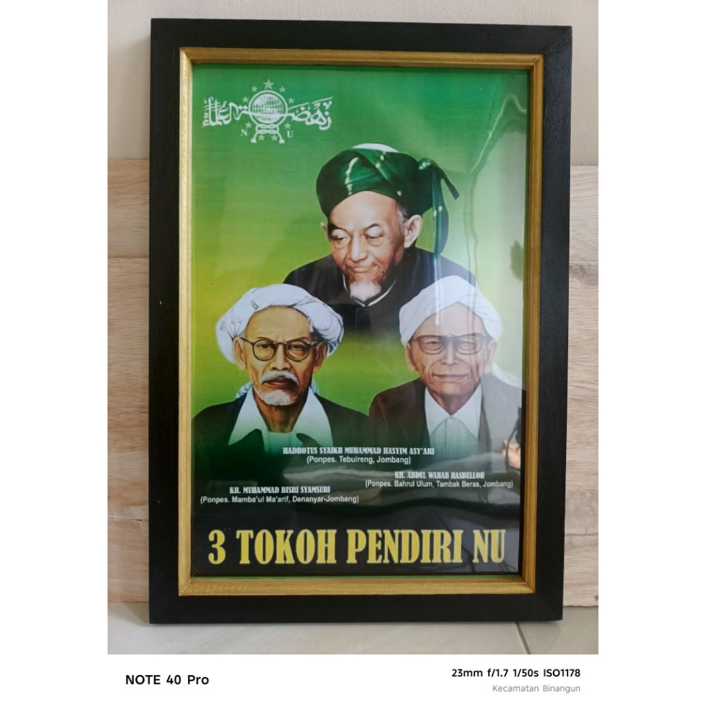 Hiasan dinding lukisan cetak 3 tokoh pendiri NU plus bingkai 65x45cm