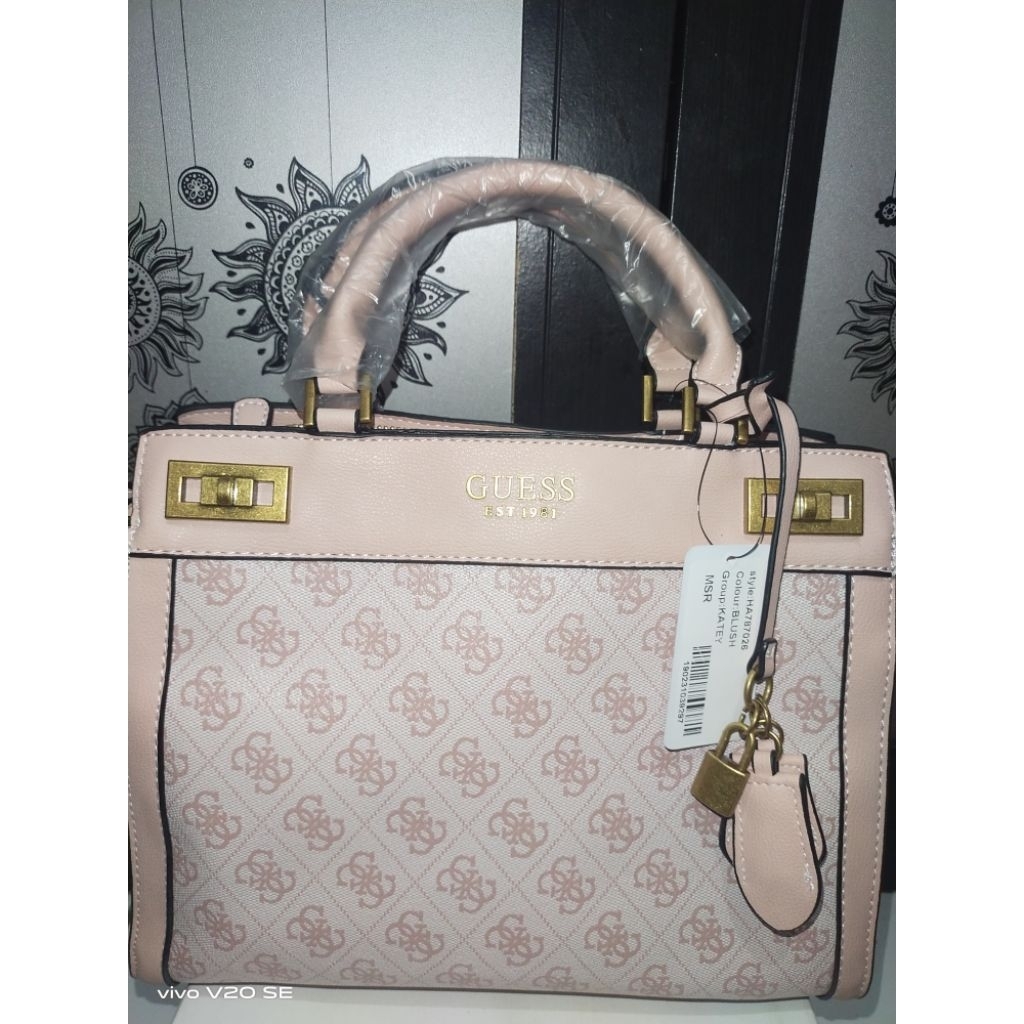 Guess logo top handle