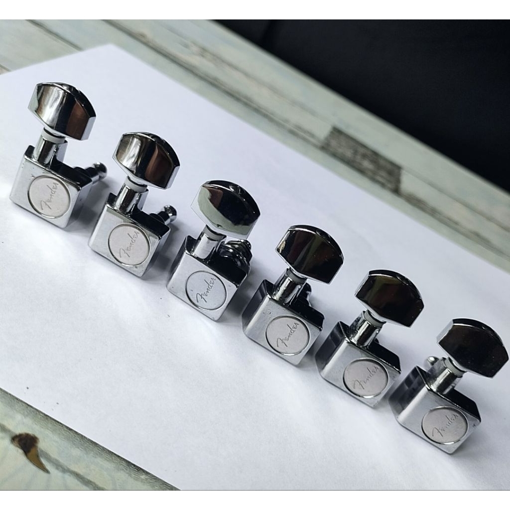 Dryer Gitar Fender Standard Series Original Chrome