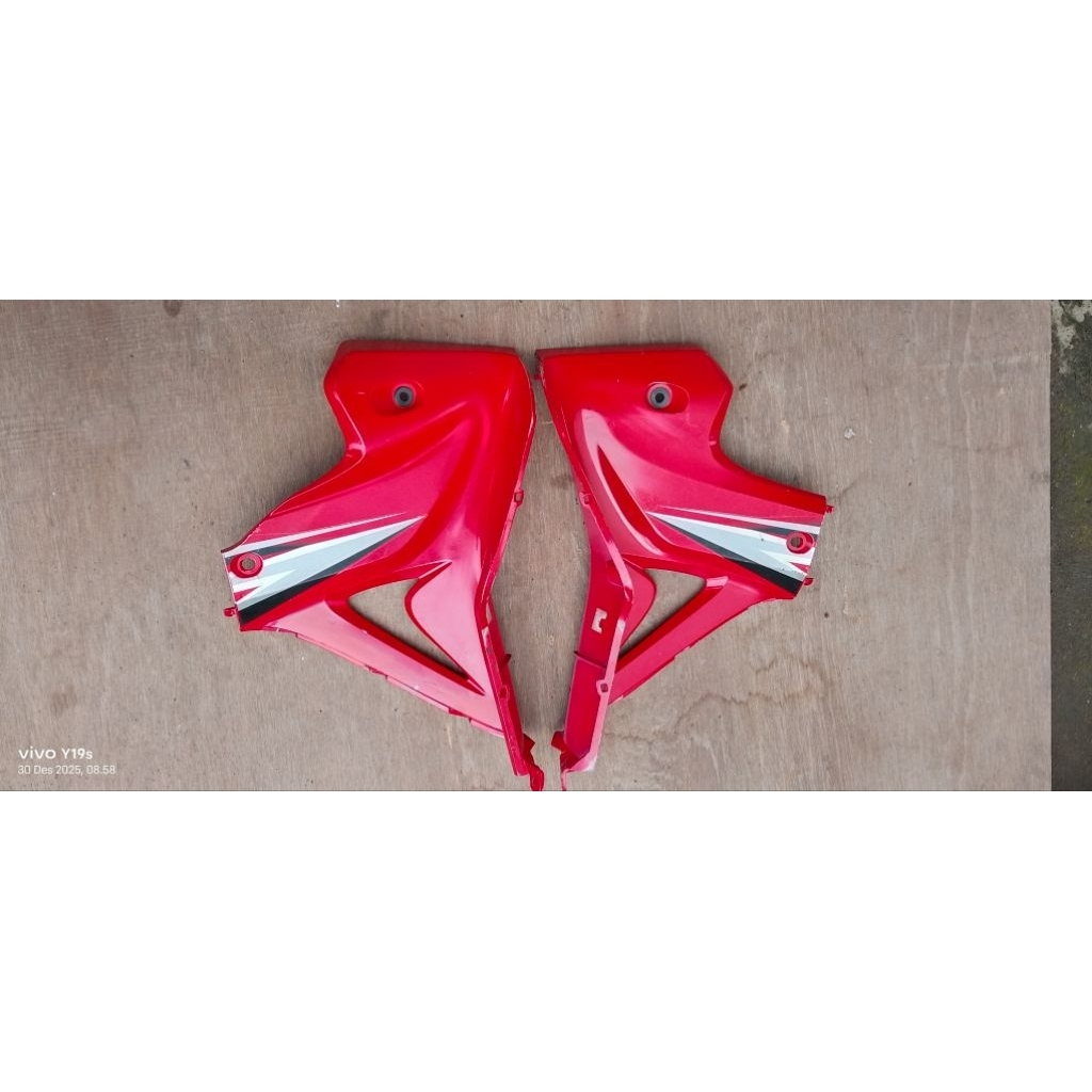 Sambungan Sayap Depan Bagian Bawah Revo Fit Lama Ori Copotan Motor