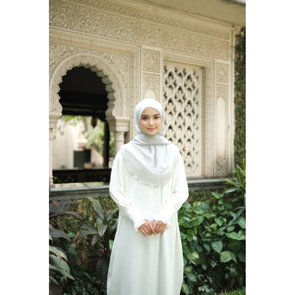 Qamira - Plain Square