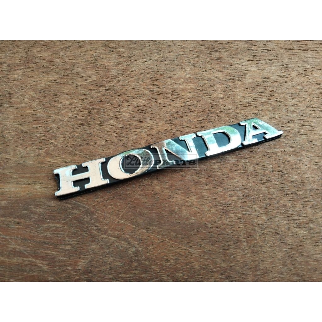 Emblem logo simbol tameng dasi depan honda karisma supra x 125 vario 110 cw  ori original
