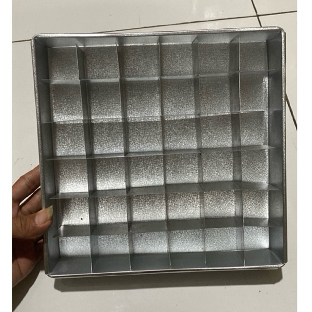 Loyang Dan Sekat Ukuran 20x20/22x22/25x25 cm Isi 36 Lubang / Loyang Dan Sekat Bolu Brownies / Cetaka