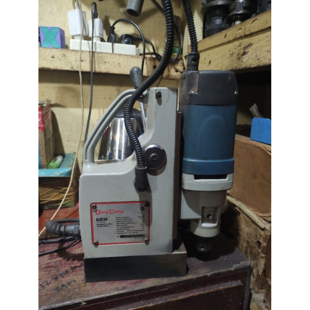 Mesin bor jet broach dongcheng DJC30 bekas