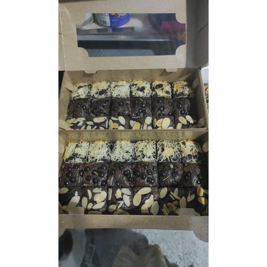 Fudgy Brownies Lumer — Brownies Coklat Premium Lembut & Moist by Nuna’s Cake