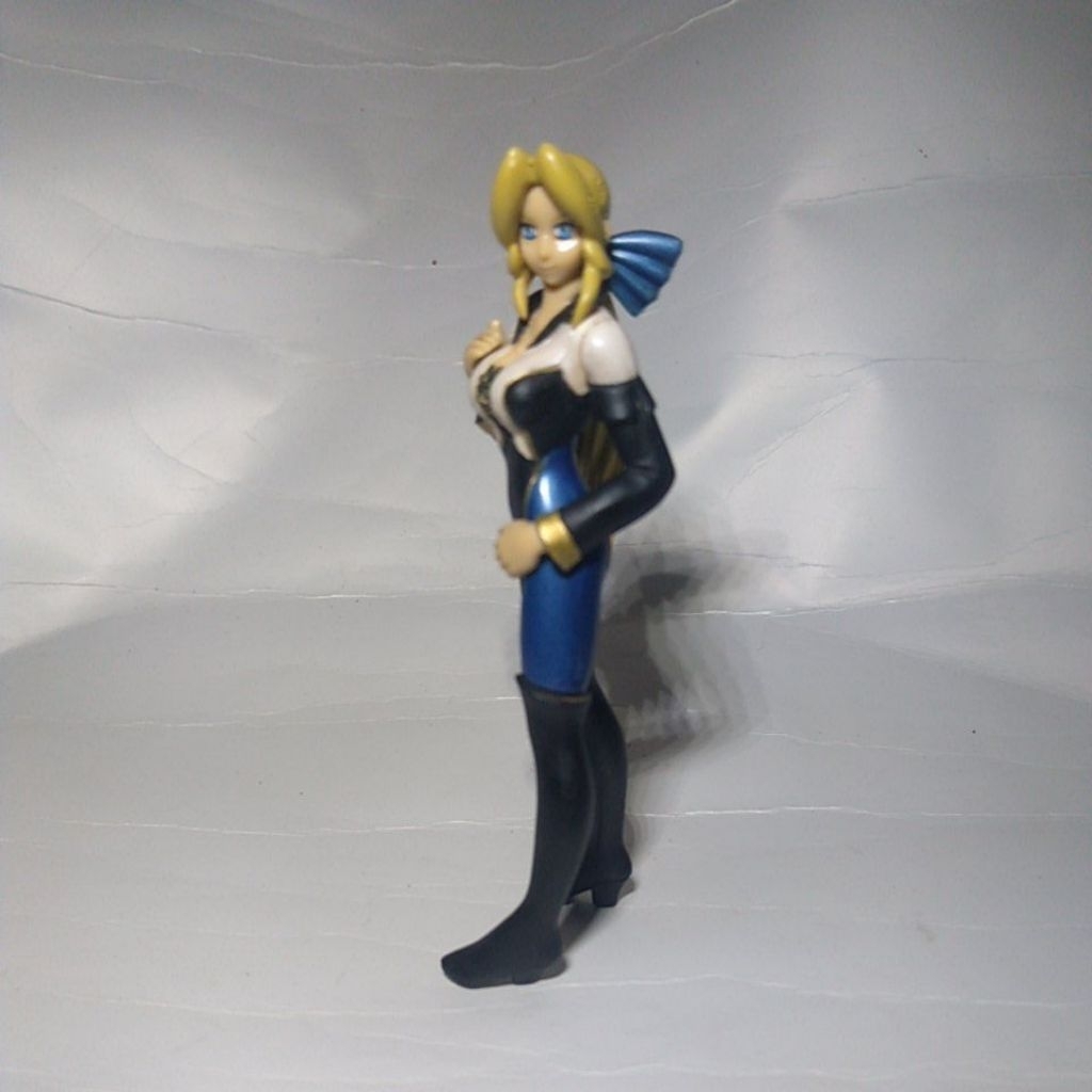 Mainan Figure Dead or Alive (Helena)