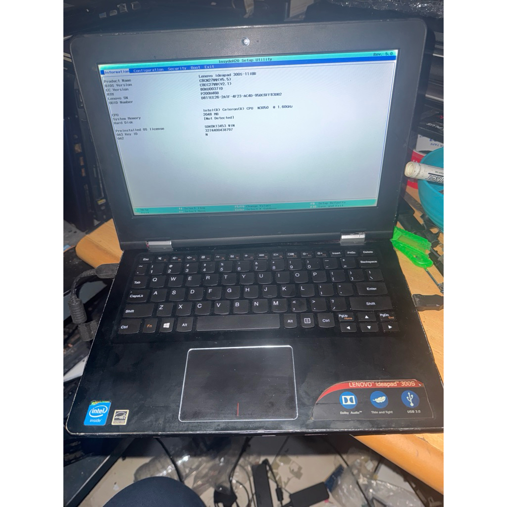 Lenovo 300-11IBR Intel celeron N3050 mainbord normal layar pinggiran putih