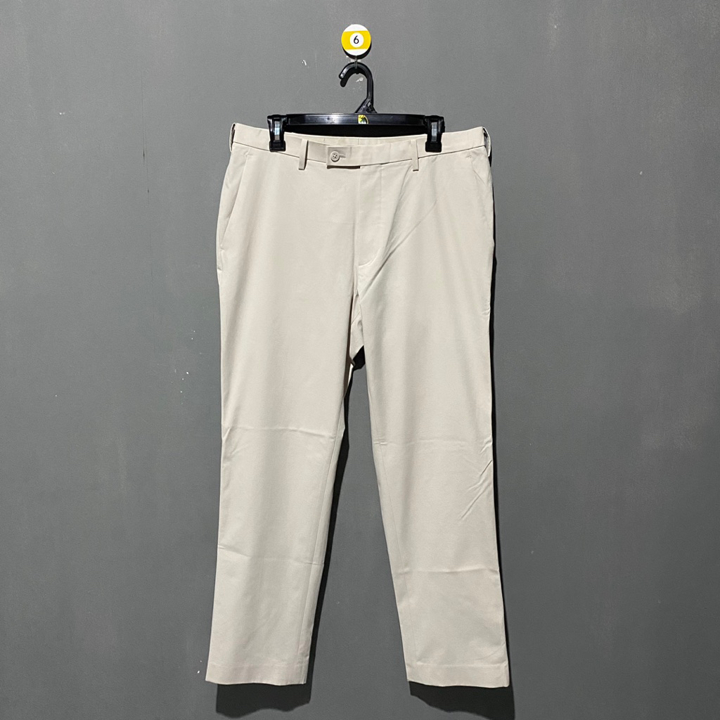 Celana Uniqlo Wide Chino atau Pleated Wide Pants Formal Buat ke kantor