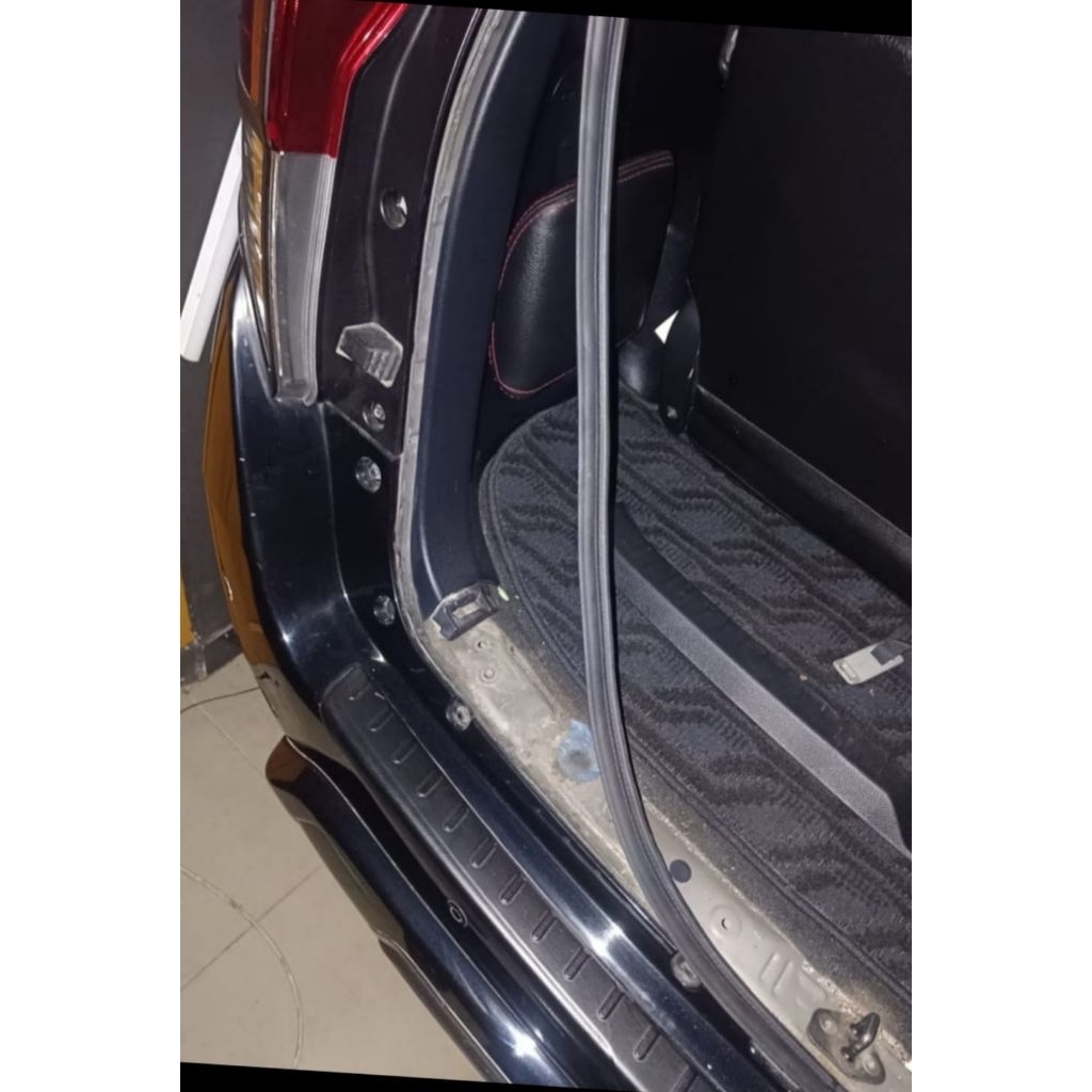 karet bagasi peredam suara pintu bagasi belakang mobil Innova reborn 2016 keatas original