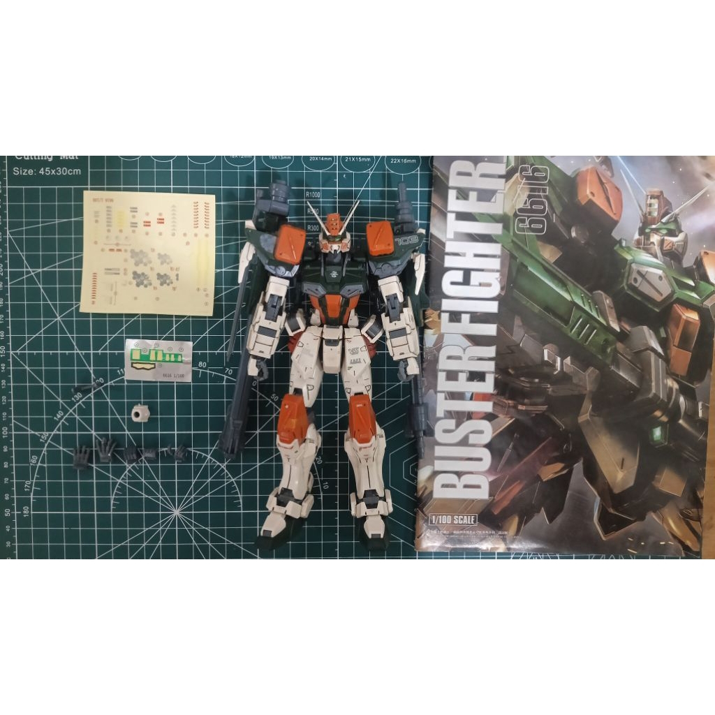 MG 1/100 Buster Gundam non Bandai