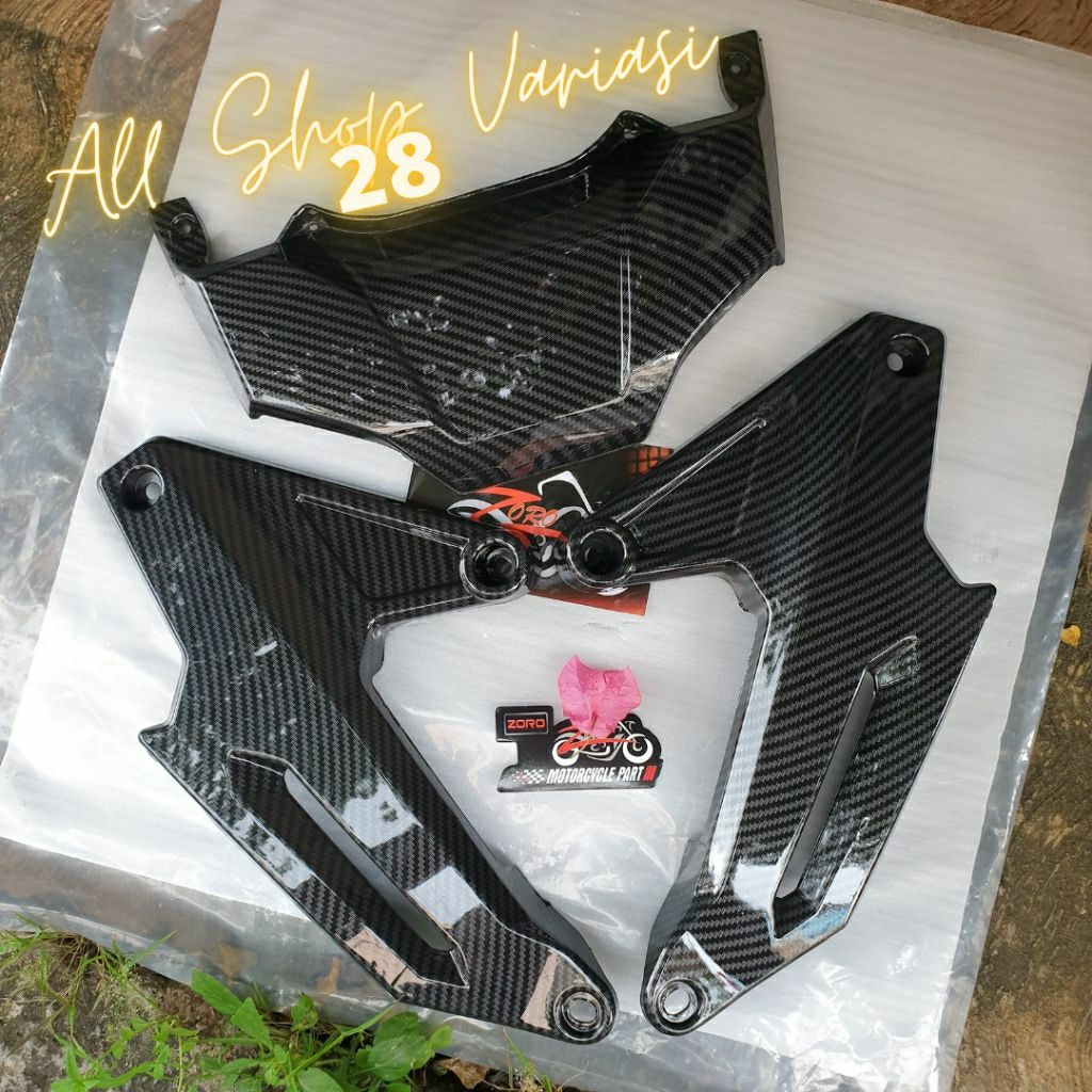 COVER PIJAKAN BODY SAMPING ADV 150 / DUCKTAIL ADV 150 KARBON WTP CELUP IMPORT CARBON ZORO