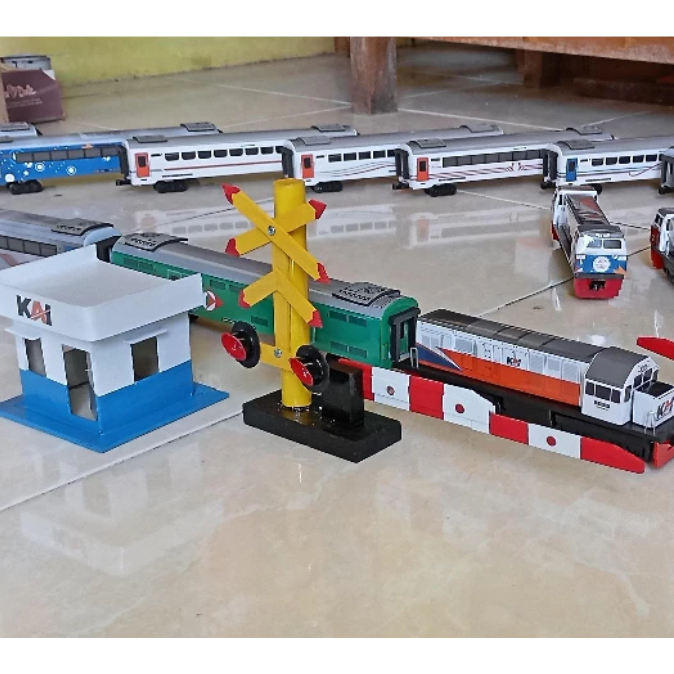 READYY Mainan miniatur Kereta Api Indonesia Lokomotif Gerbong, mainan kereta api KAI ( handmade )