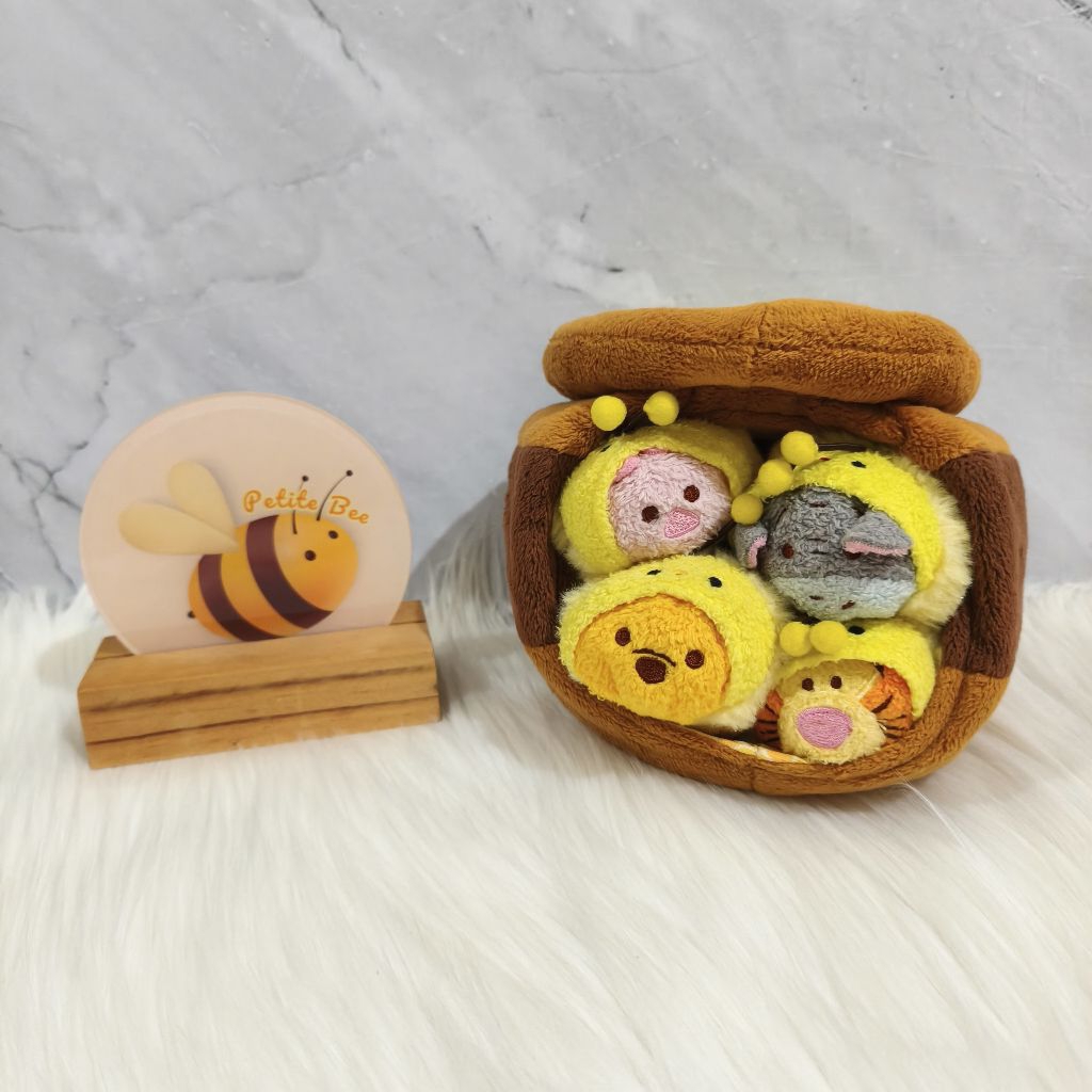 Rumah Boneka Gentong Madu Tsum Tsum Lebah Set Isi 4 Boneka (Pooh, Piglet, Tiger & Eeyore)